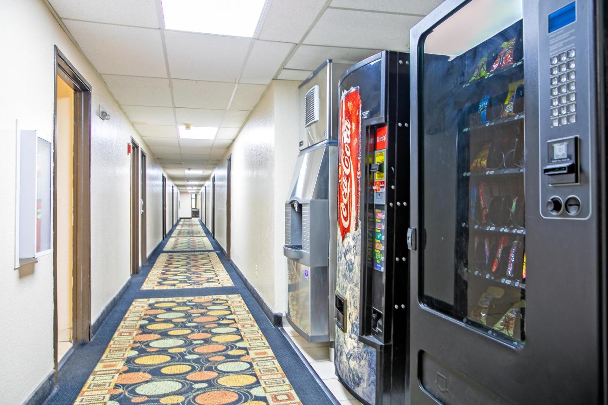 Super 8 By Wyndham Augusta Ft Eisenhower Area Εξωτερικό φωτογραφία