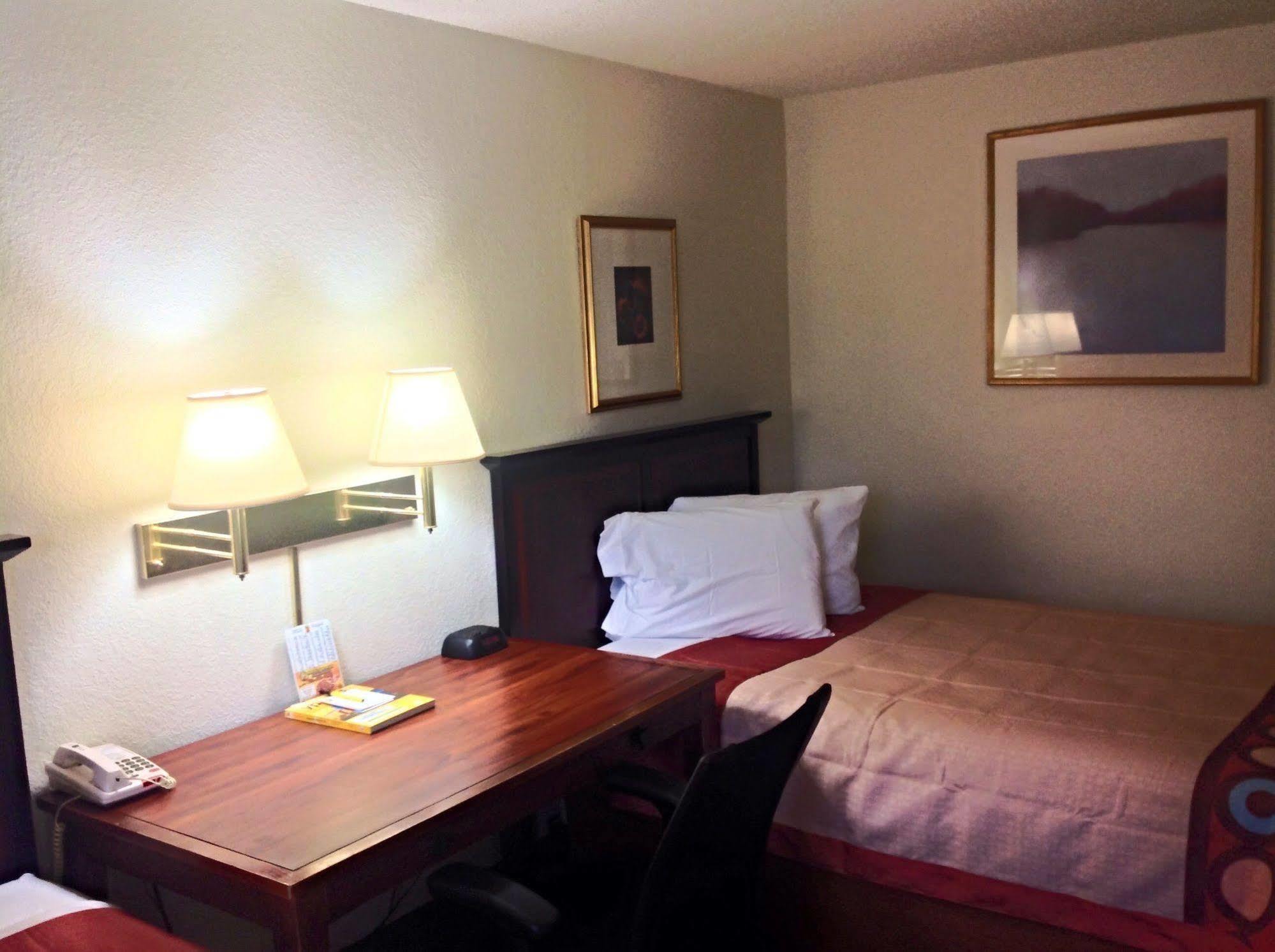 Super 8 By Wyndham Augusta Ft Eisenhower Area Εξωτερικό φωτογραφία